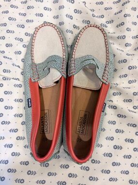 Atlanta Moccasin Company Women's Coral Trim Mint Slip-On Loafers